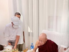 ပါမောက္ခချုပ်ဆရာတော်ကြီးဒေါက်တာ နန္ဒမာလာဘိဝံသ အား နေ့ဆွမ်း ဆက်ကပ်လှူဒါန်းခြင်း
